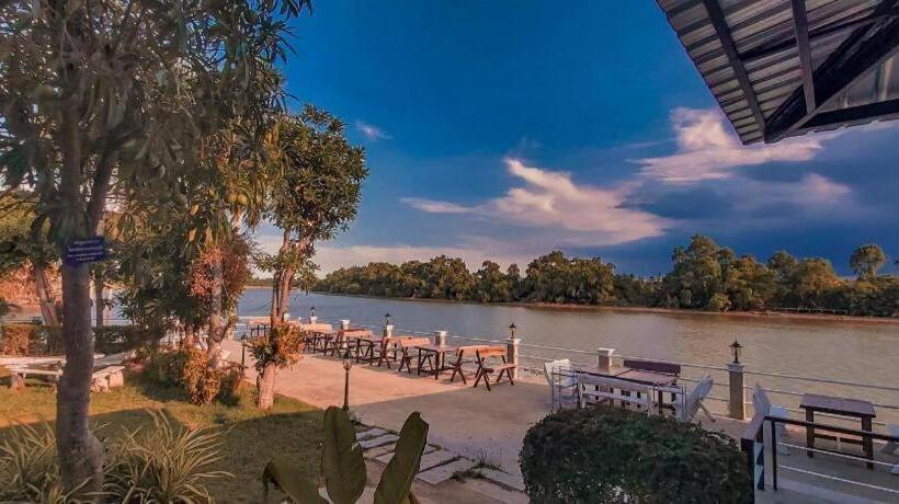 منتجع Nopparat Garden