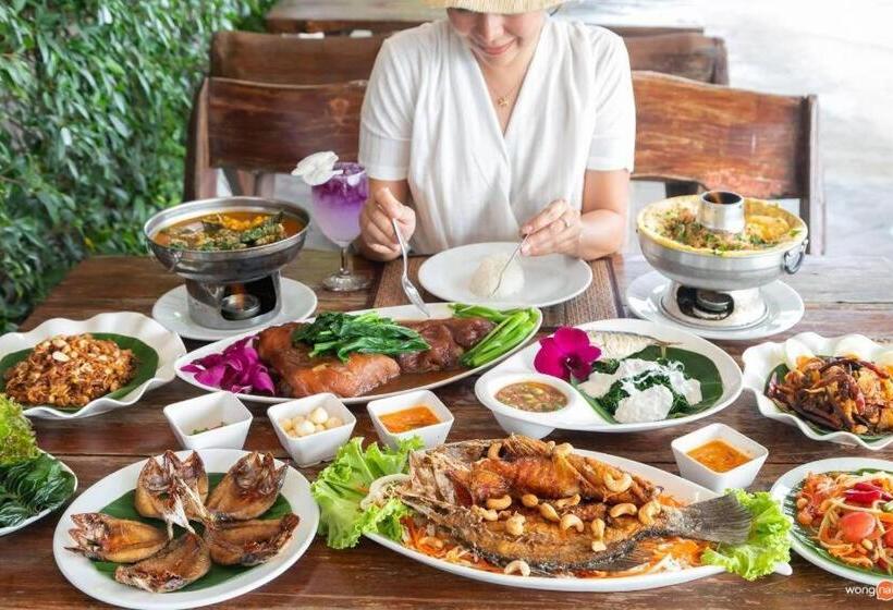 منتجع Nopparat Garden