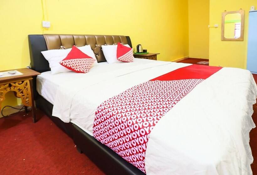 호텔 Penginapan Sulthan Penyengat Syariah By Oyo