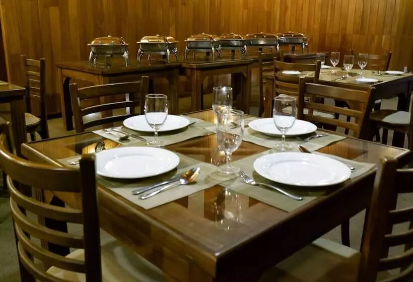 Hotelli Riverside Inn