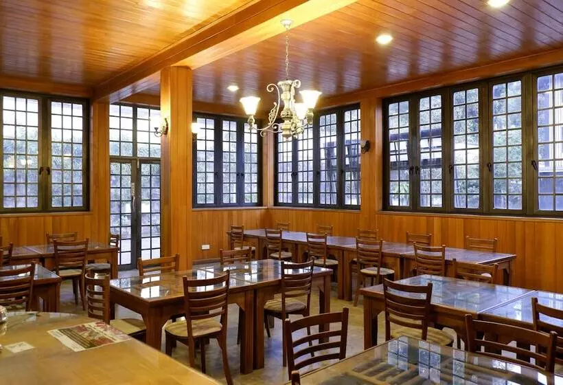 Hotelli Riverside Inn