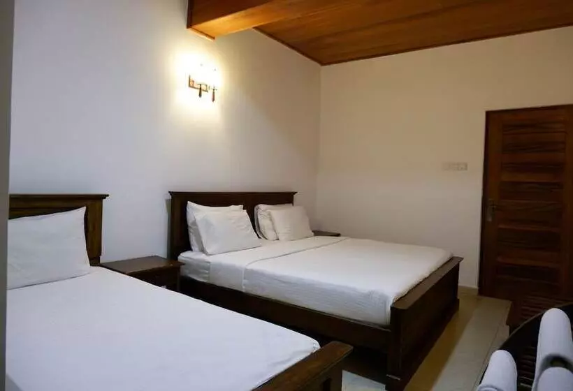 Hotelli Riverside Inn