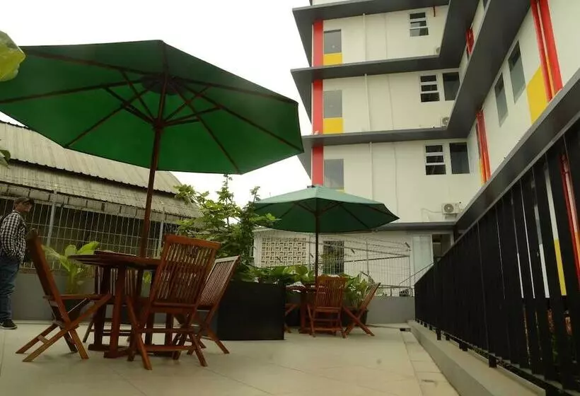 Front One Hotel Pasir Koja Bandung