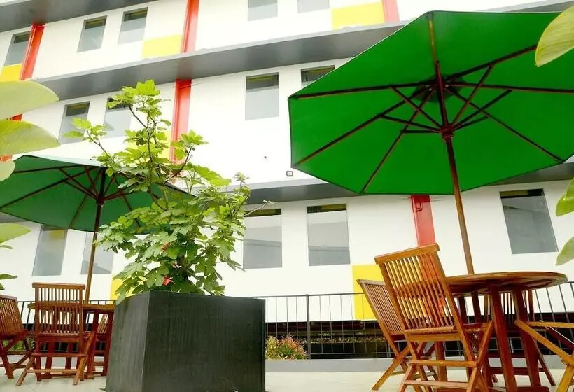 Front One Hotel Pasir Koja Bandung