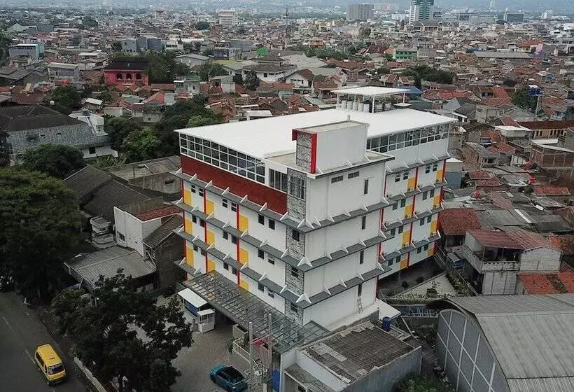 Front One Hotel Pasir Koja Bandung