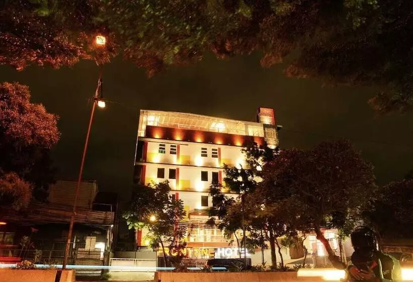 Front One Hotel Pasir Koja Bandung
