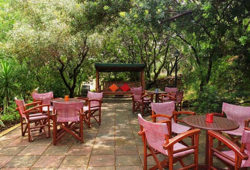 בית מלון כפרי Efta Anemi   Benovias