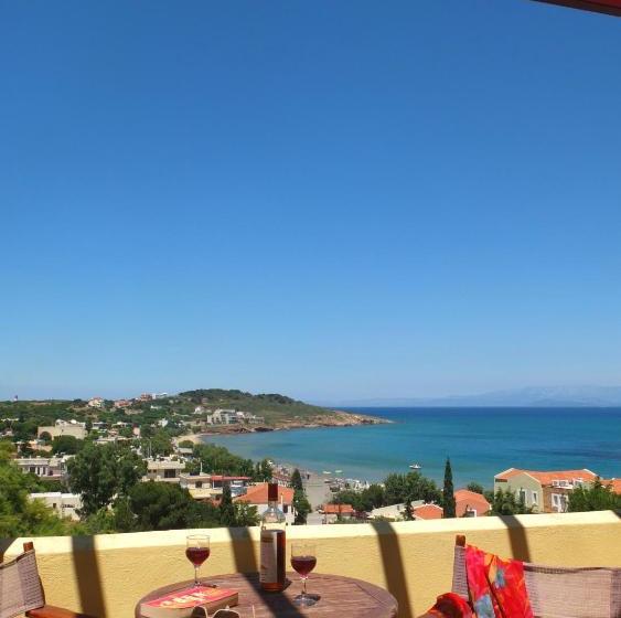 בית מלון כפרי Efta Anemi   Benovias