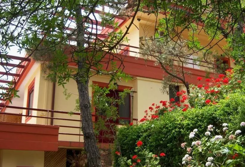 Hôtel Efta Anemi Benovias