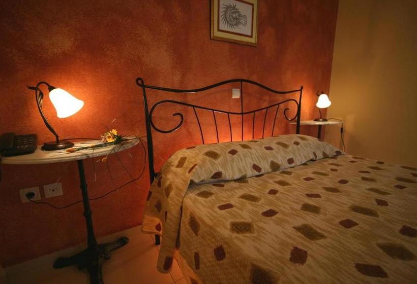 בית מלון כפרי Efta Anemi   Benovias