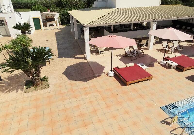 فندق Oasis Beach Club