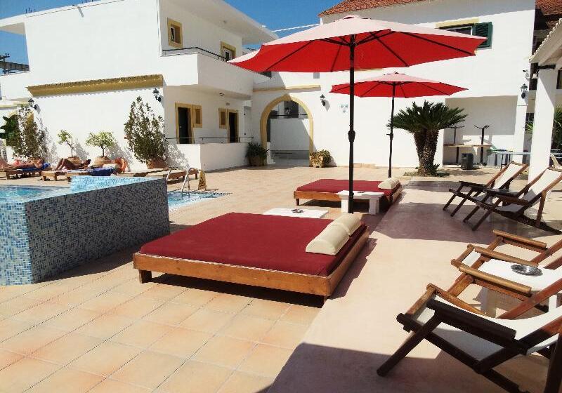 فندق Oasis Beach Club