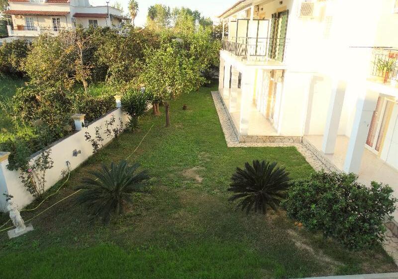 فندق Oasis Beach Club