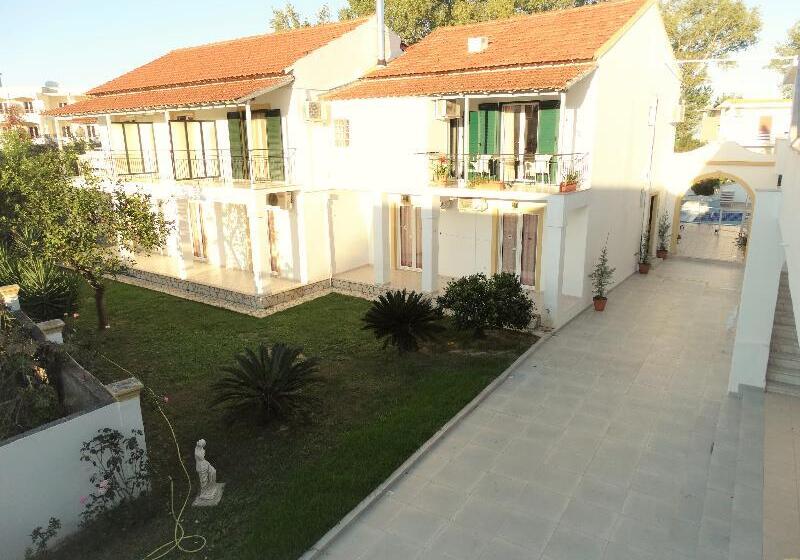 فندق Oasis Beach Club