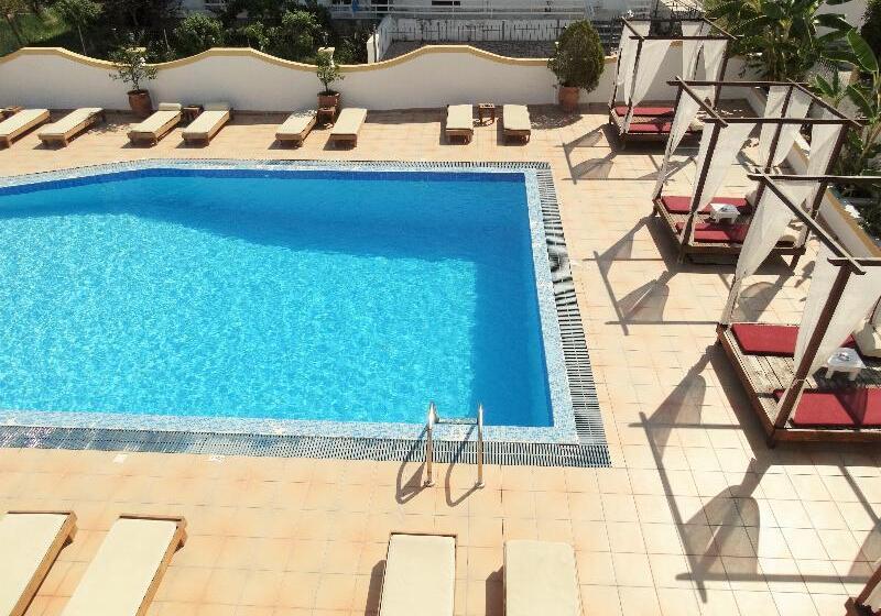 فندق Oasis Beach Club