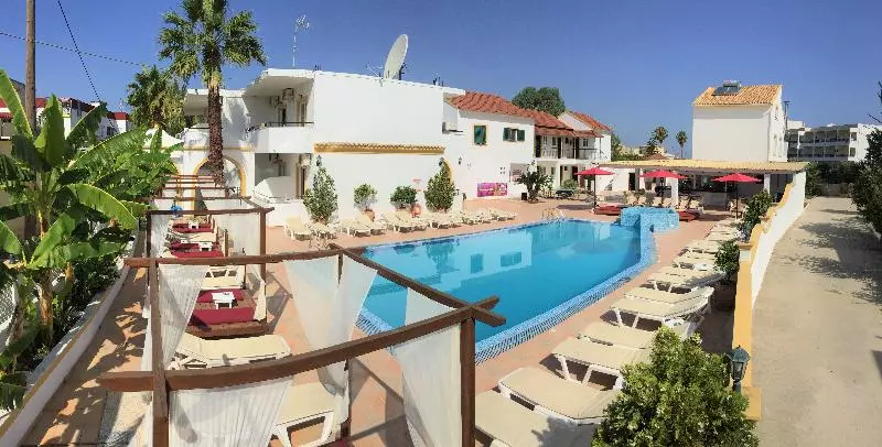 ホテル Oasis Beach Club
