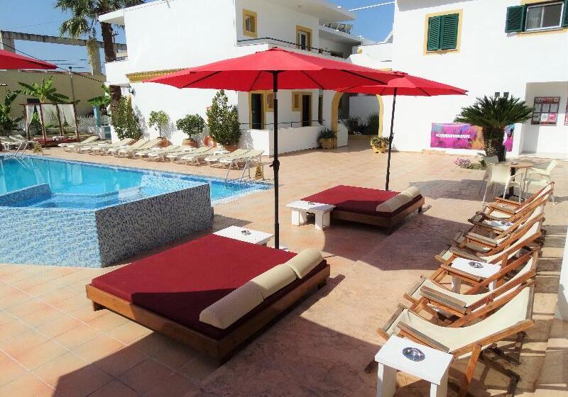 فندق Oasis Beach Club