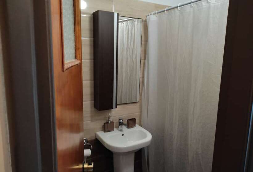 בית מלון כפרי Spartacus House