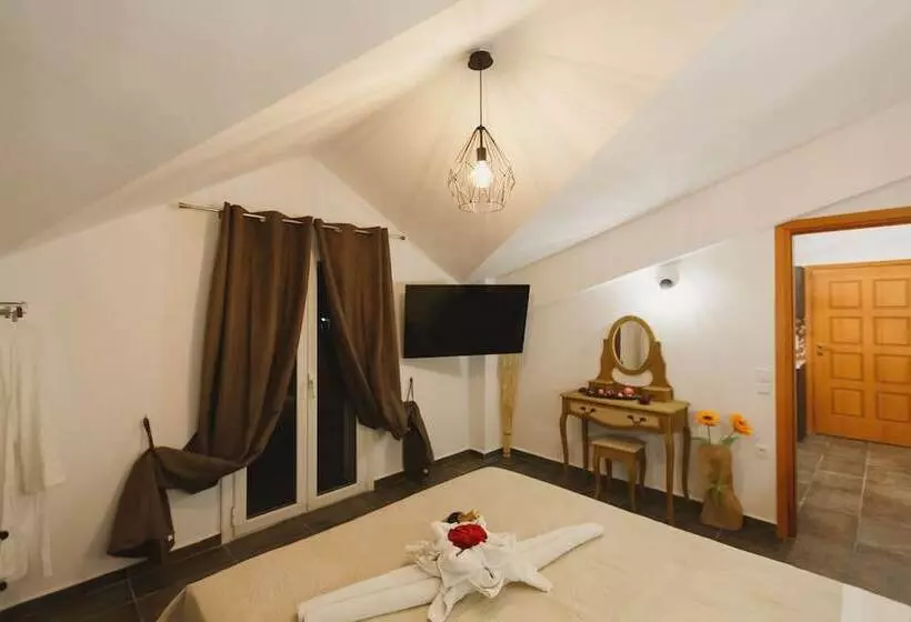Stellatos House