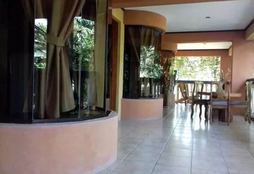 هتل Arenas De Osa