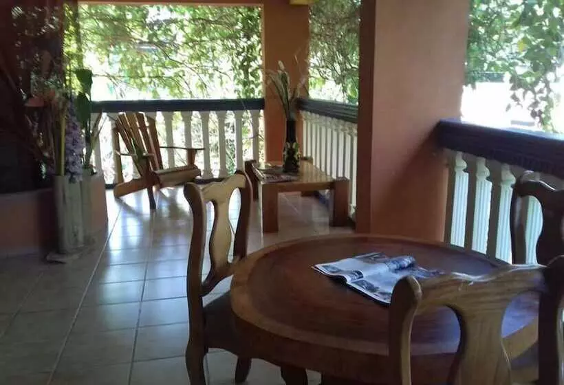 هتل Arenas De Osa