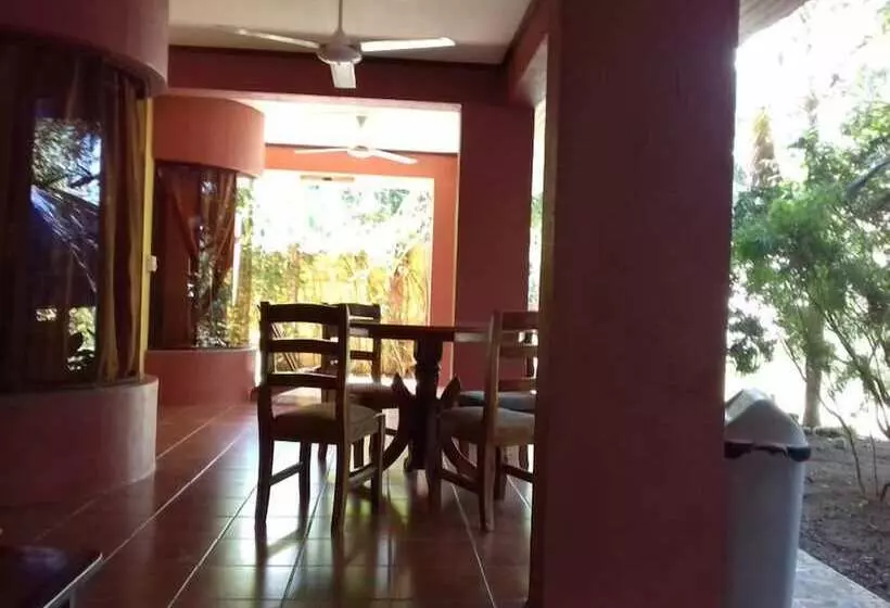 هتل Arenas De Osa