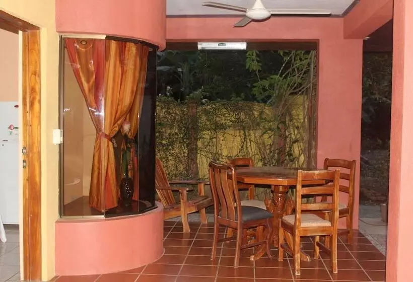 هتل Arenas De Osa