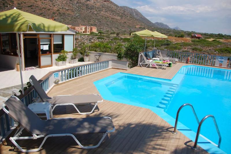 فندق Cathrin Suites