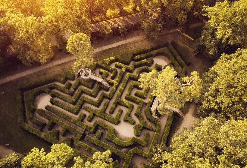 בית מלון כפרי Chateau Loucen Garden Retreat