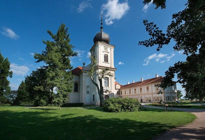 בית מלון כפרי Chateau Loucen Garden Retreat