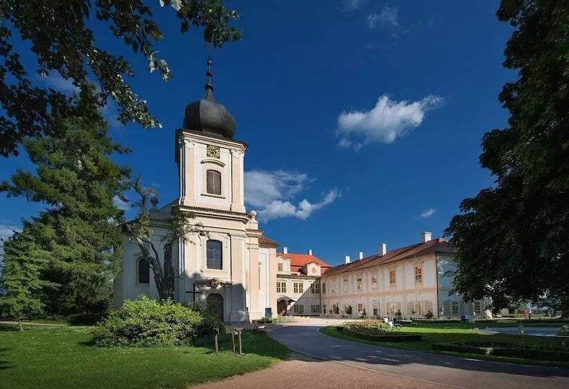 Hotelli Chateau Loucen Garden Retreat