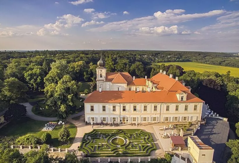 Hotelli Chateau Loucen Garden Retreat