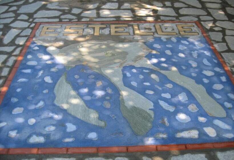 בית מלון כפרי Estelle