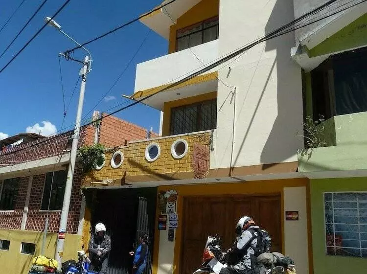 هتل La Casa De Maruja B&b