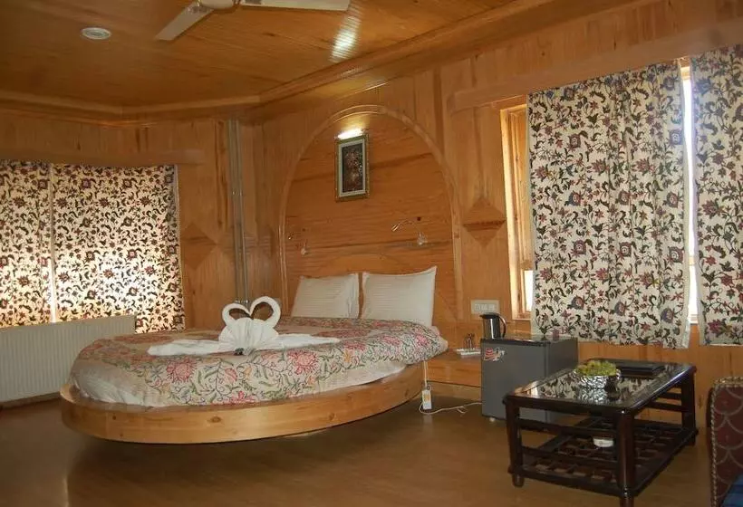Hotel Paradise Inn