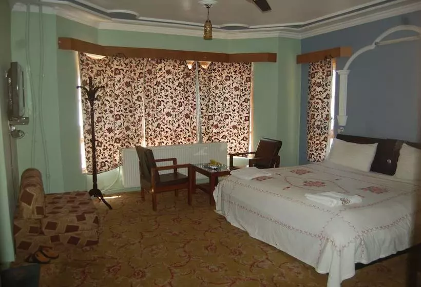 Hotel Paradise Inn