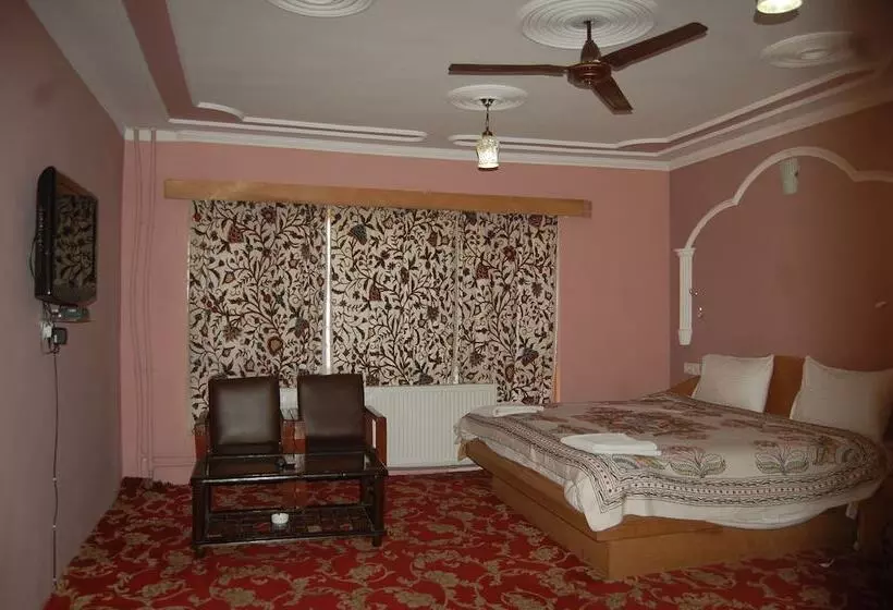 Hotel Paradise Inn