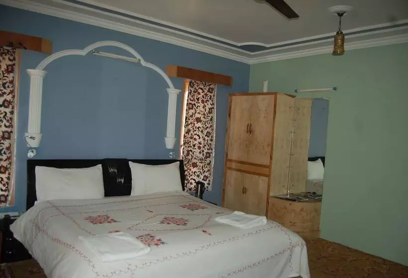 Hotel Paradise Inn
