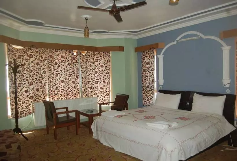 Hotel Paradise Inn