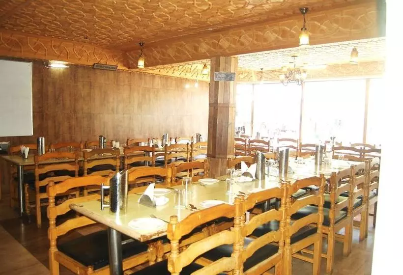 Hotel Paradise Inn