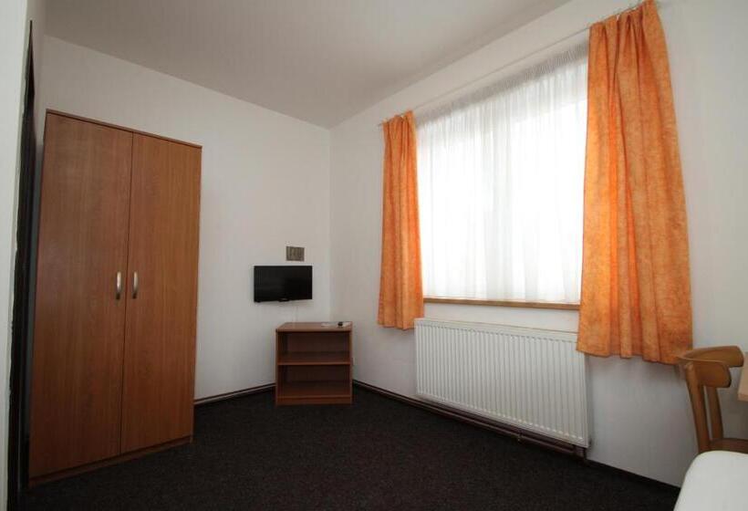Hotel Penzion U Gigantu