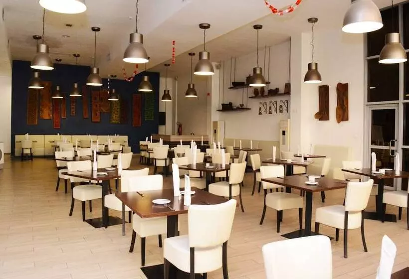 Aun Hotel Conference Centre And Spa