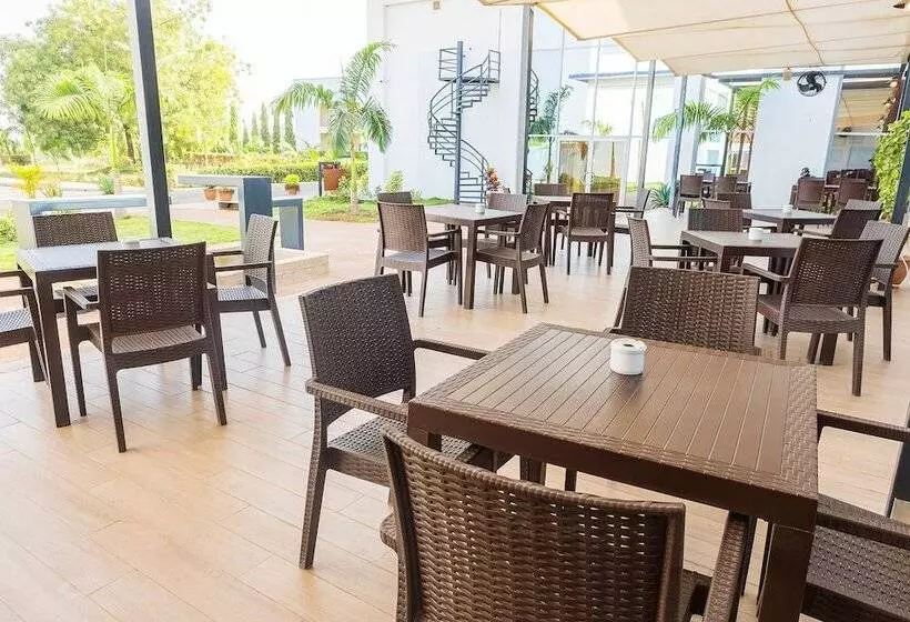 Aun Hotel Conference Centre And Spa