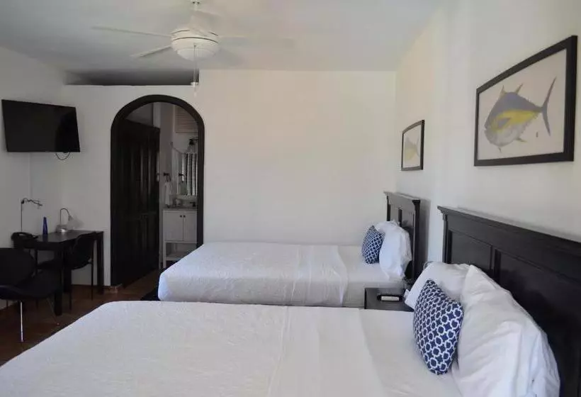 هتل La Marina Inn