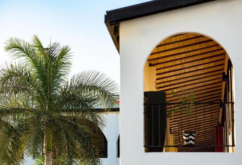 فندق La Marina Inn