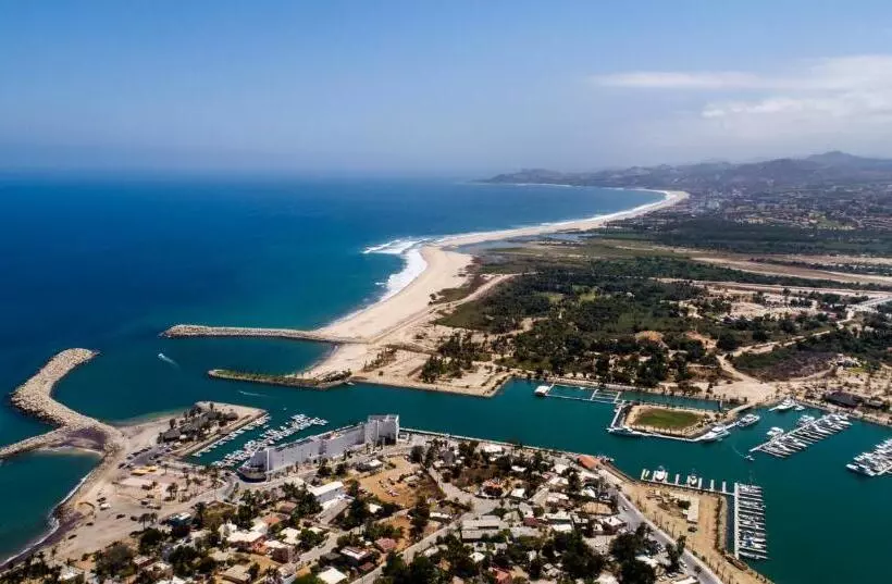 هتل La Marina Inn