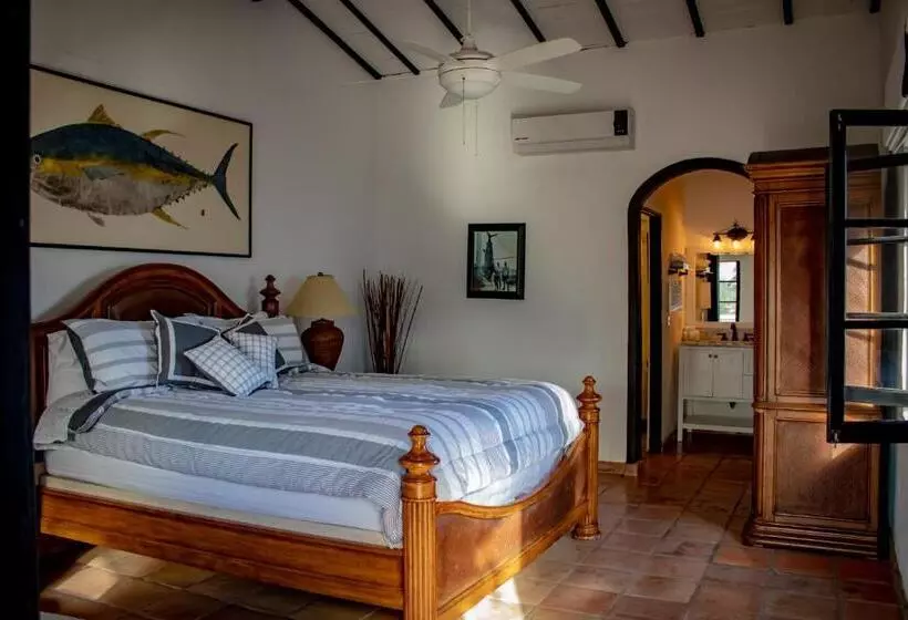 هتل La Marina Inn