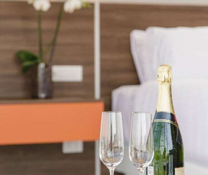 هتل Nh Collection Leon Expo