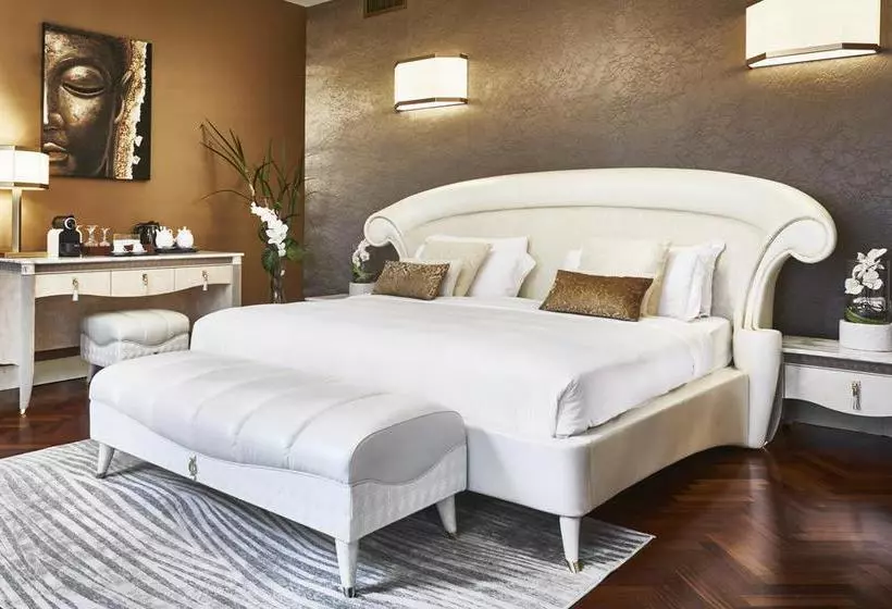 هتل The Suites