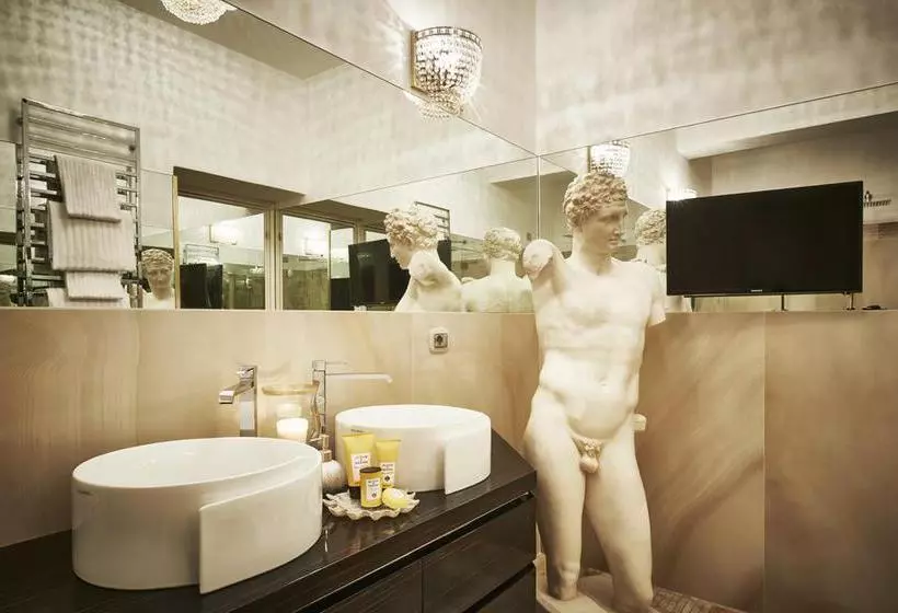 هتل The Suites